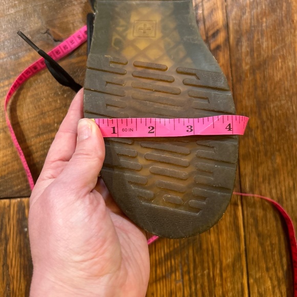 Dr. Martens Courtney Black Floral Combat Boots Women’s Size 8 - Picture 11 of 11